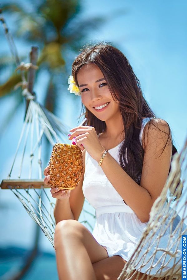 Tinder vs. LinkedIn: Why You Need Different Photos for Different Goals