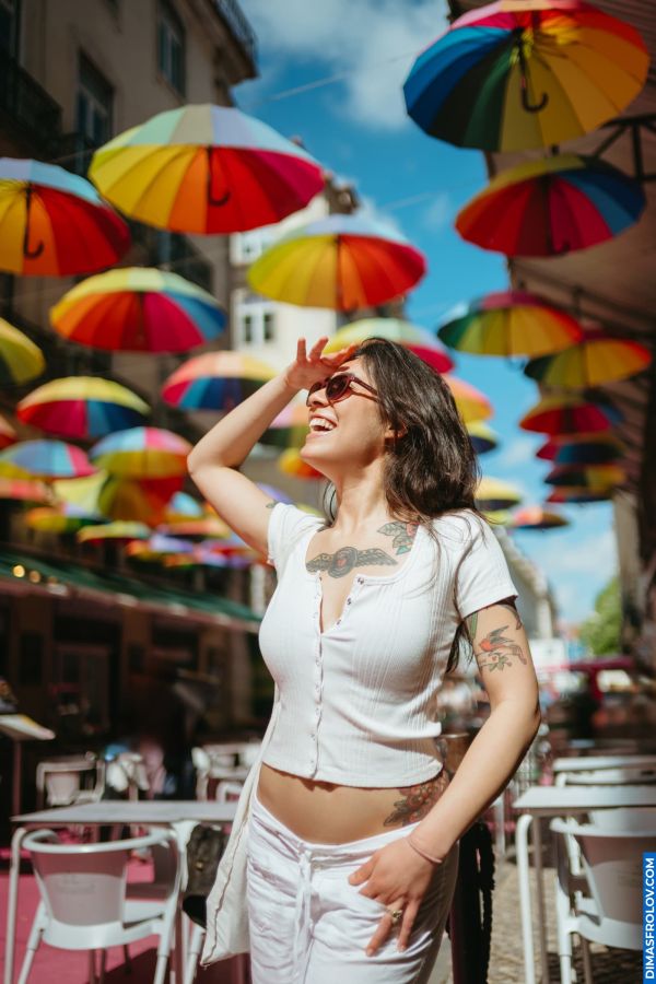 How to Pose Naturally for Portrait Photos